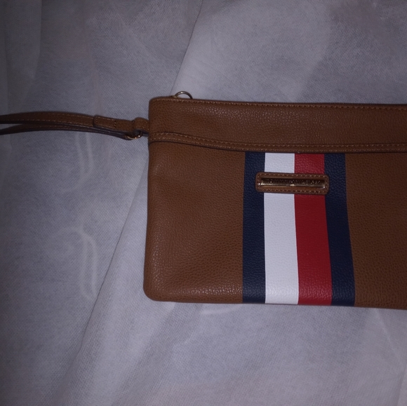 Tommy Hilfiger - Picture 3 of 4